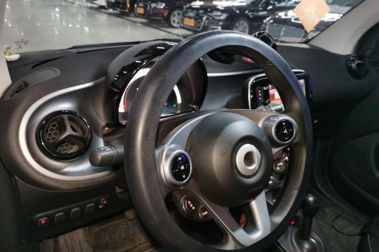 Used smart fortwo 2016 1.0L Grey Ranger Special Edition Center Console