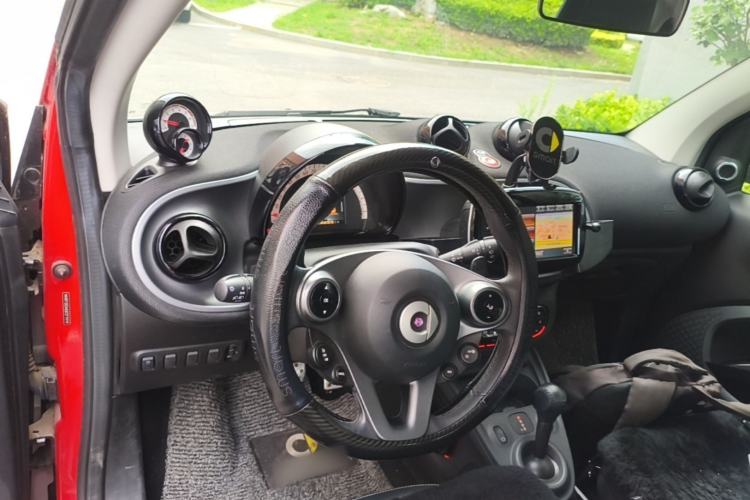 Used smart fortwo 2016 0.9T 66kW Hardtop Ultimate Edition Center Console