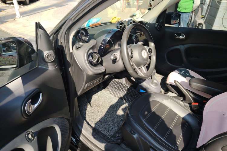 Used smart fortwo 2016 0.9T 66 kW Convertible Pioneer Edition Driver Seat
