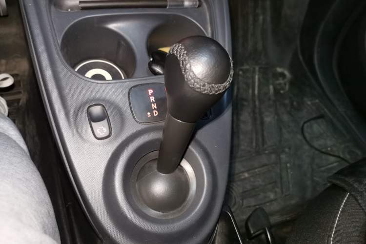 Used smart fortwo 2016 1.0L Grey Ranger Special Edition Gear Lever