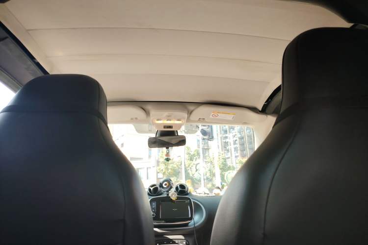 Used smart fortwo 2016 0.9T 66 kW Convertible Pioneer Edition Headliner