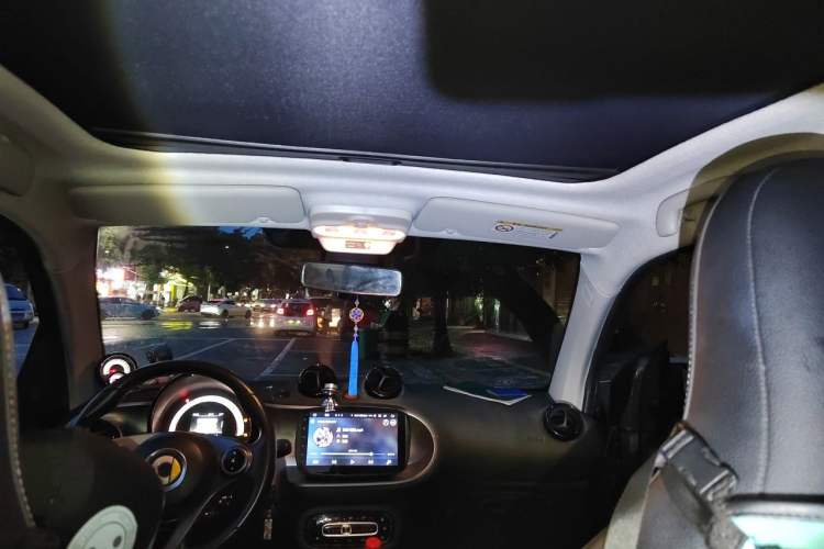 Used smart fortwo 2016 0.9T 66kW Hardtop Pioneer Edition Headliner