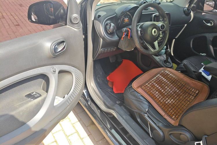Used smart fortwo 2016 1.0L Grey Ranger Special Edition Interior 3
