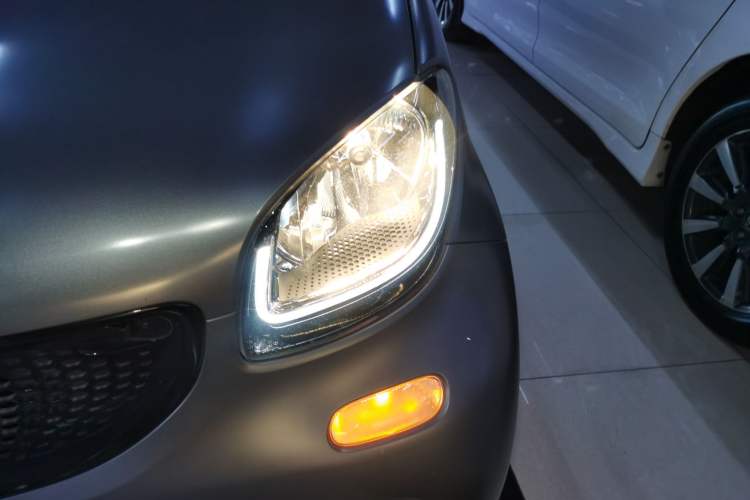 Used smart fortwo 2016 1.0L Grey Ranger Special Edition Left Front Headlight