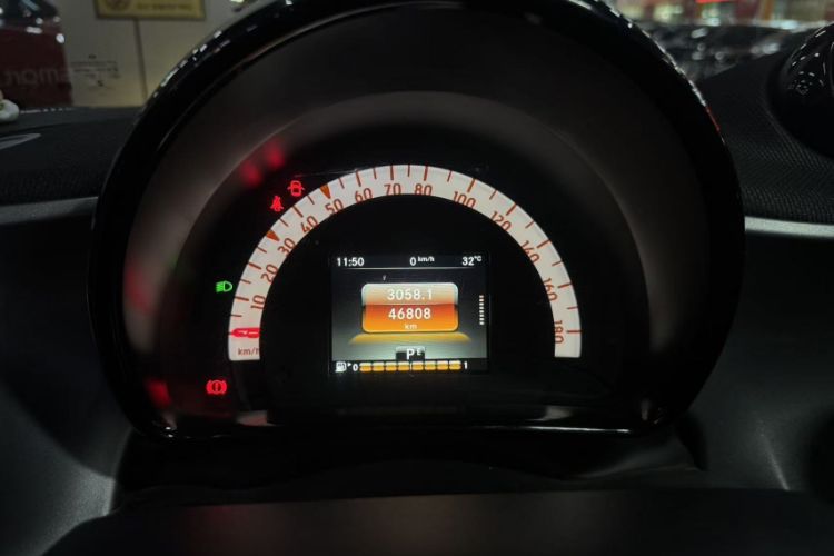 Used smart fortwo 2016 1.0L Grey Ranger Special Edition Odometer Close Up