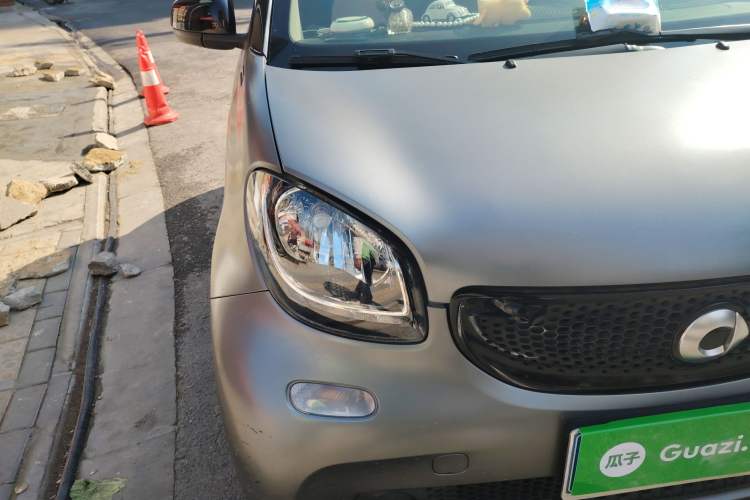 Used smart fortwo 2016 0.9T 66 kW Convertible Pioneer Edition Right Front Headlight