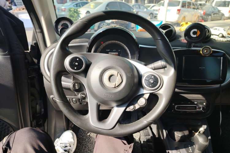 Used smart fortwo 2016 0.9T 66 kW Convertible Pioneer Edition Steering Wheel