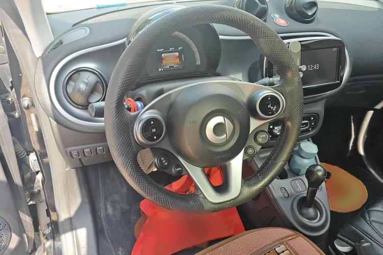 Used smart fortwo 2016 1.0L Grey Ranger Special Edition Steering Wheel