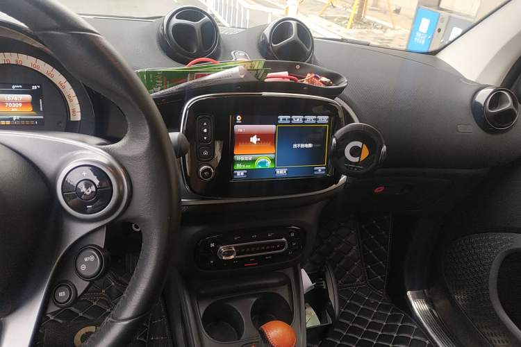 Used smart fortwo 2016 0.9T 66 kW Convertible Pioneer Edition Audio And AC Panel