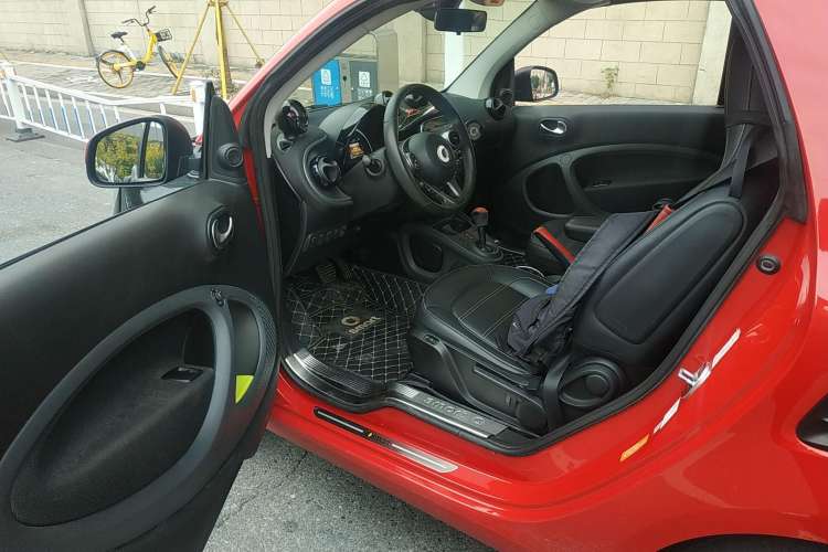 Used smart fortwo 2016 0.9T 66 kW Convertible Pioneer Edition Driver Seat