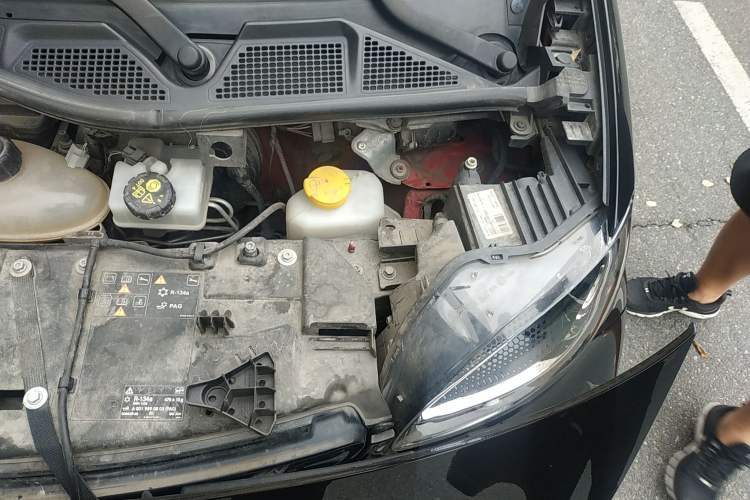 Used smart fortwo 2016 0.9T 66 kW Convertible Pioneer Edition Engine Bay Left