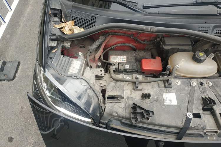 Used smart fortwo 2016 0.9T 66 kW Convertible Pioneer Edition Engine Bay Right