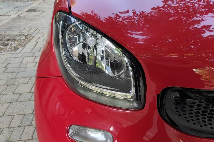 Used smart fortwo 2016 0.9T 66kW Hardtop Pioneer Edition Exterior 6