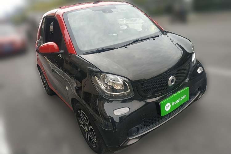 Used smart fortwo 2016 0.9T 66 kW Convertible Pioneer Edition Front Right 45 Deg