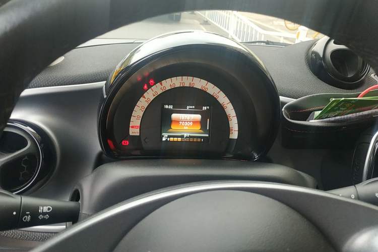 Used smart fortwo 2016 0.9T 66 kW Convertible Pioneer Edition Instrument Cluster
