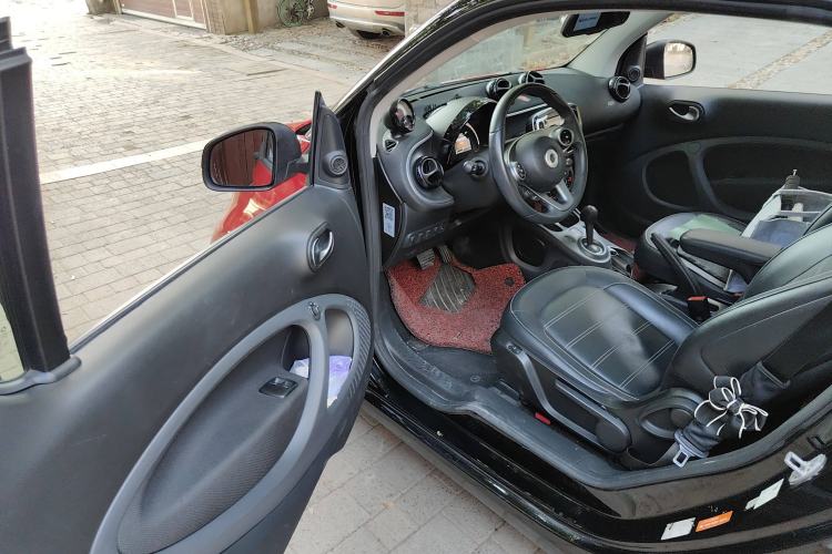 Used smart fortwo 2016 0.9T 66kW Hardtop Pioneer Edition Interior 3