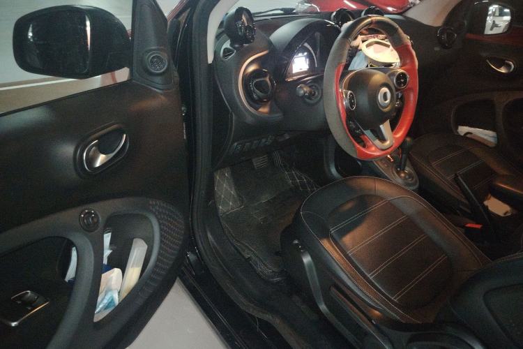 Used smart fortwo 2016 0.9T 66kW Hardtop Pioneer Edition Interior 3