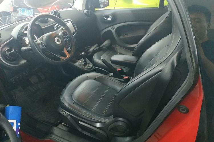 Used smart fortwo 2016 0.9T 66kW Hardtop Pioneer Edition Interior 4