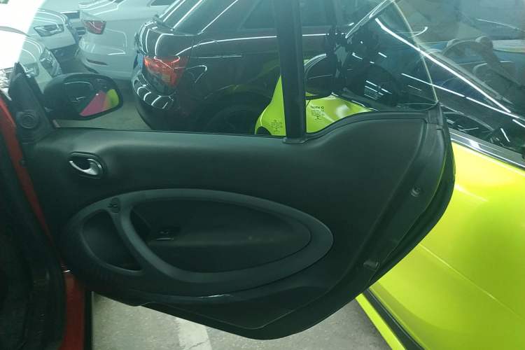 Used smart fortwo 2016 0.9T 66kW Hardtop Pioneer Edition Interior 5