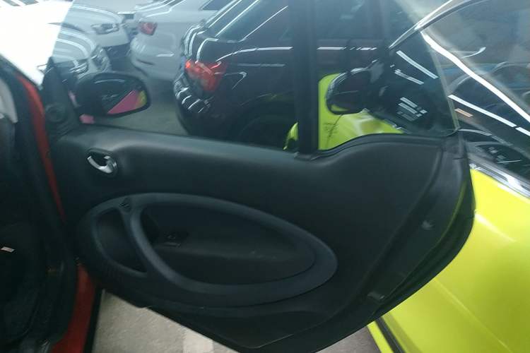Used smart fortwo 2016 0.9T 66kW Hardtop Pioneer Edition Interior 6