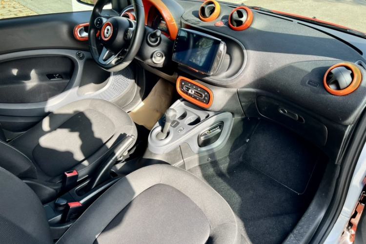 Used smart fortwo 2016 1.0L 52 kW Convertible Passion Edition Interior 7