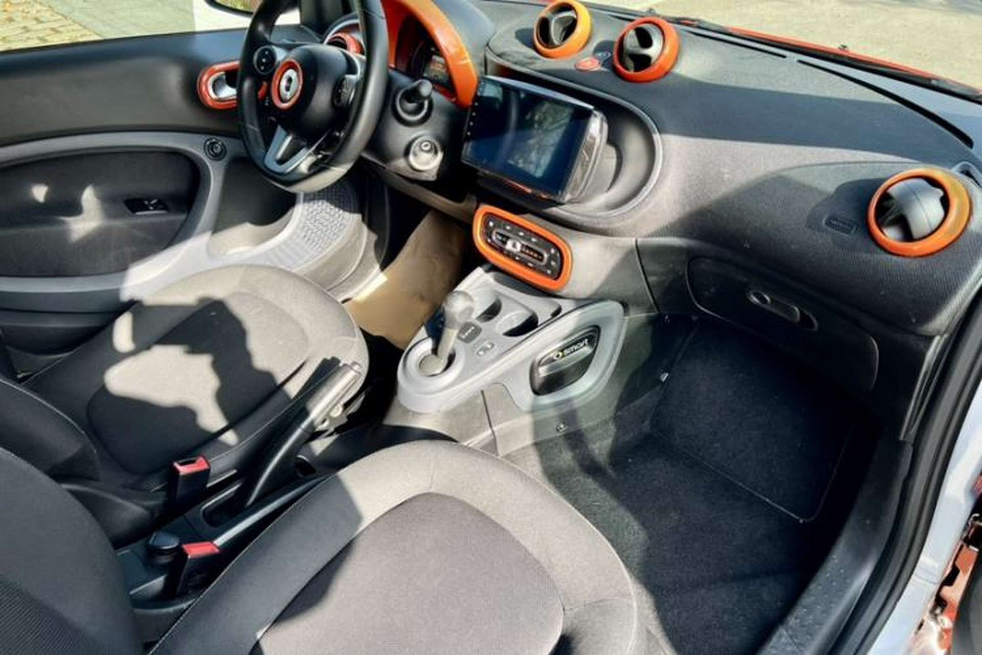 Used smart fortwo 2016 1.0L 52 kW Convertible Passion Edition Interior 7