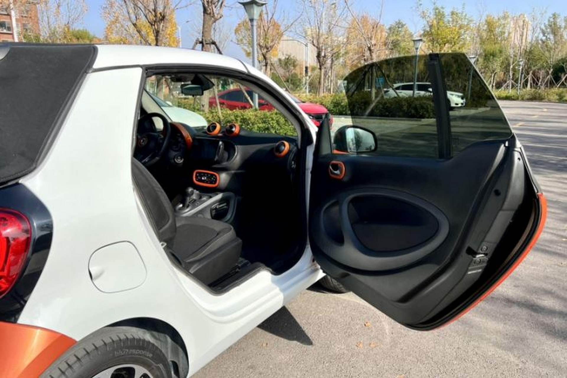 Used smart fortwo 2016 1.0L 52 kW Convertible Passion Edition Interior 8