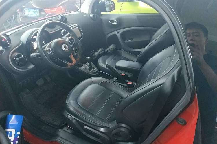 Used smart fortwo 2016 0.9T 66kW Hardtop Pioneer Edition Left Front Seat