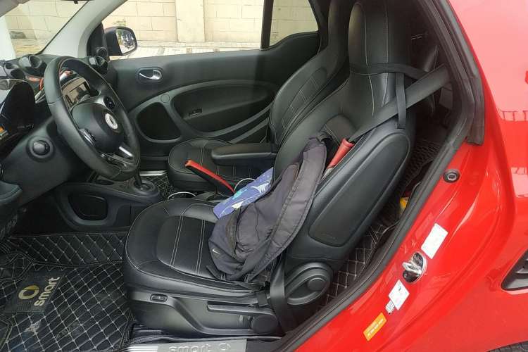 Used smart fortwo 2016 0.9T 66 kW Convertible Pioneer Edition Left Front Seat