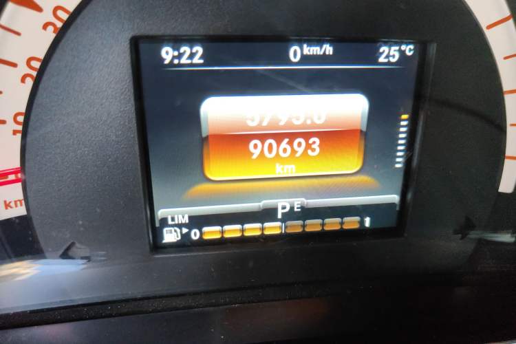 Used smart fortwo 2016 0.9T 66kW Hardtop Pioneer Edition Odometer Close Up