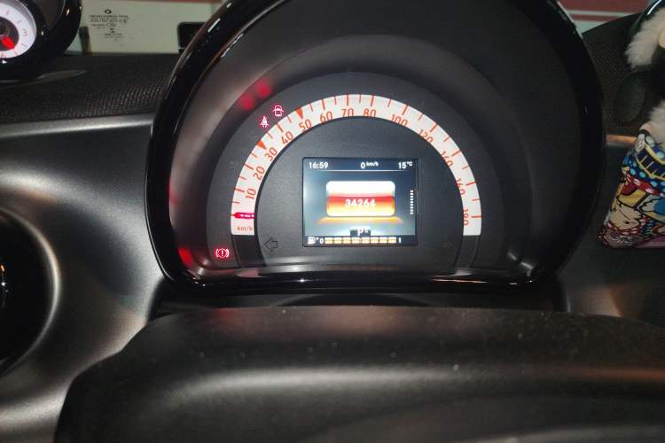 Used smart fortwo 2016 0.9T 66kW Hardtop Pioneer Edition Odometer Close Up
