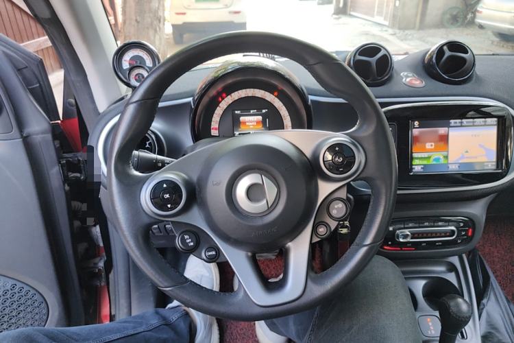 Used smart fortwo 2016 0.9T 66kW Hardtop Pioneer Edition Steering Wheel