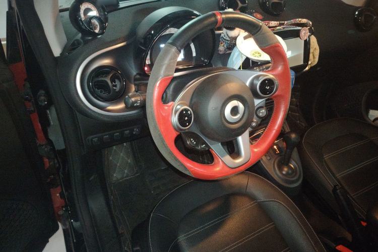 Used smart fortwo 2016 0.9T 66kW Hardtop Pioneer Edition Steering Wheel