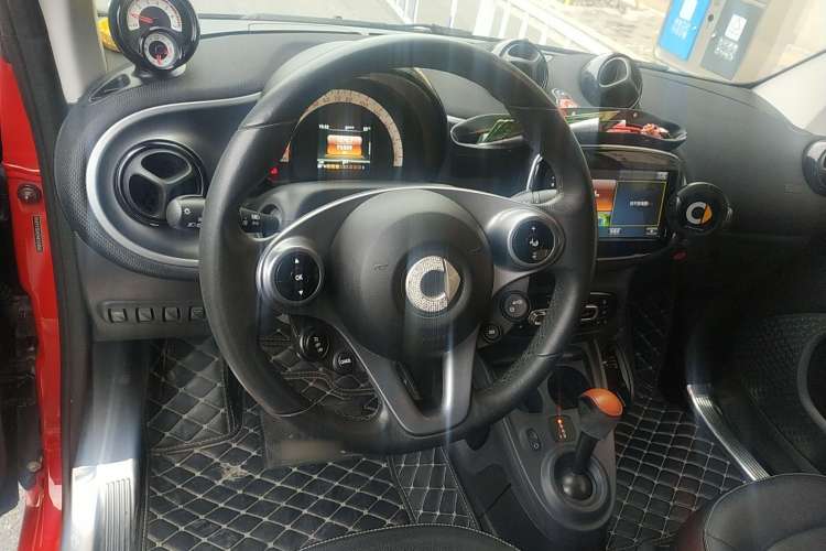 Used smart fortwo 2016 0.9T 66 kW Convertible Pioneer Edition Steering Wheel