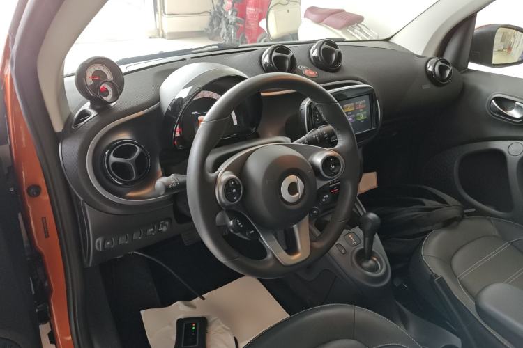 Used smart fortwo 2016 0.9T 66kW Hardtop Pioneer Edition Center Console