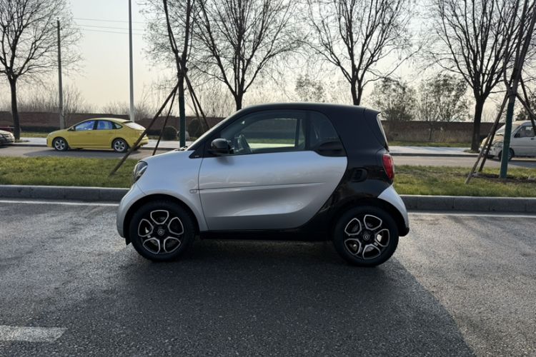 Used smart fortwo 2016 0.9T 66kW Hardtop Pioneer Edition Exterior 5