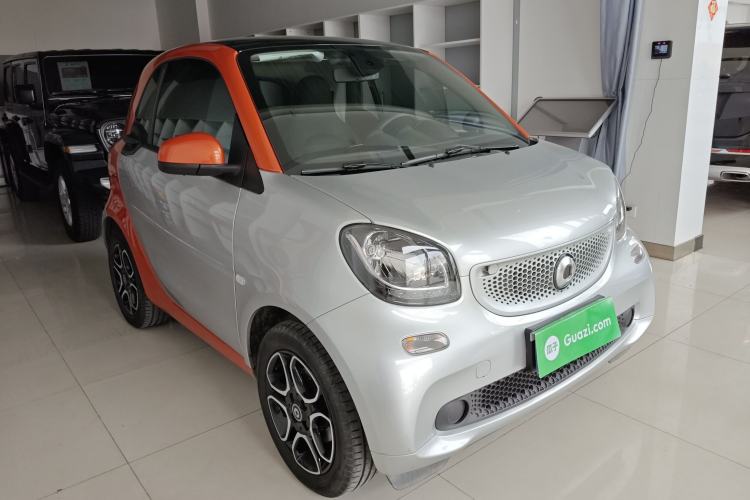 Used smart fortwo 2016 0.9T 66kW Hardtop Pioneer Edition Front Right 45 Deg