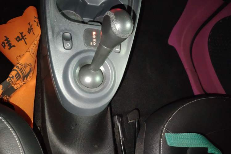 Used smart fortwo 2016 0.9T 66 kW Convertible Pioneer Edition Gear Lever