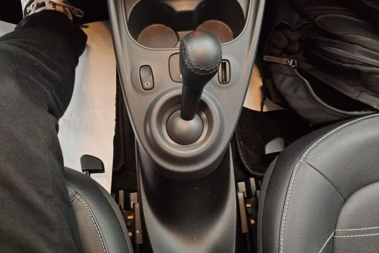 Used smart fortwo 2016 0.9T 66kW Hardtop Pioneer Edition Gear Lever