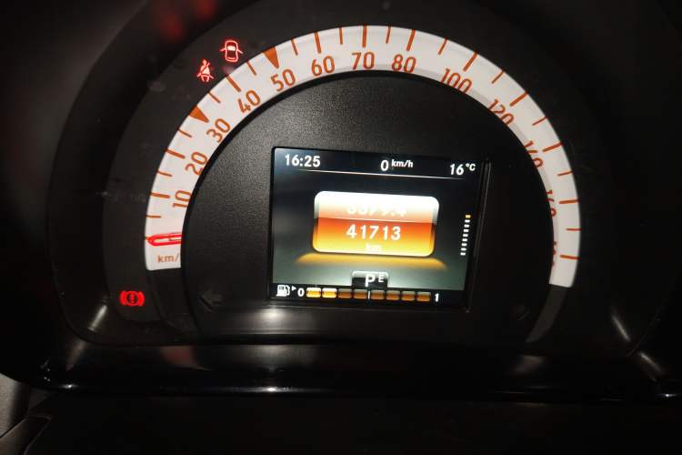 Used smart fortwo 2016 0.9T 66 kW Convertible Pioneer Edition Instrument Cluster