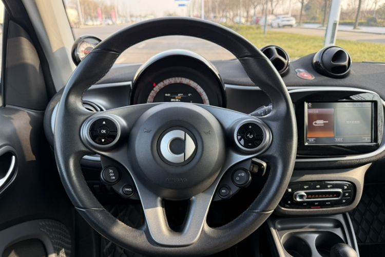 Used smart fortwo 2016 0.9T 66kW Hardtop Pioneer Edition Interior 2