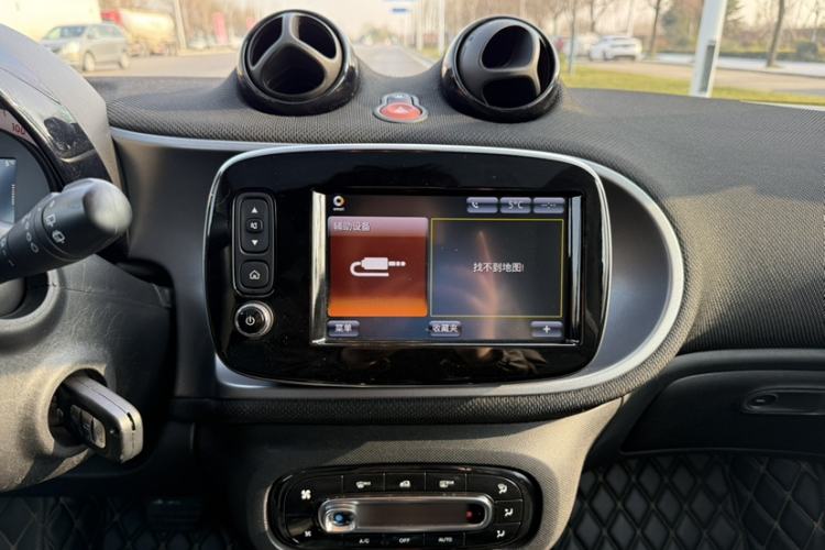 Used smart fortwo 2016 0.9T 66kW Hardtop Pioneer Edition Interior 3