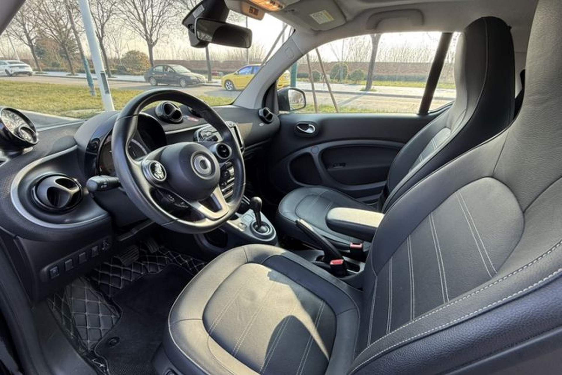 Used smart fortwo 2016 0.9T 66kW Hardtop Pioneer Edition Interior 6