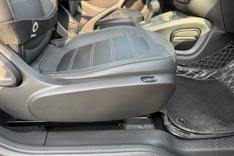 Used smart fortwo 2016 0.9T 66kW Hardtop Pioneer Edition Interior 9