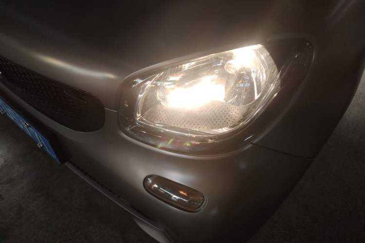 Used smart fortwo 2016 0.9T 66 kW Convertible Pioneer Edition Left Front Headlight