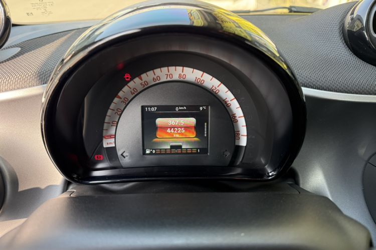 Used smart fortwo 2016 0.9T 66kW Hardtop Pioneer Edition Odometer Close Up