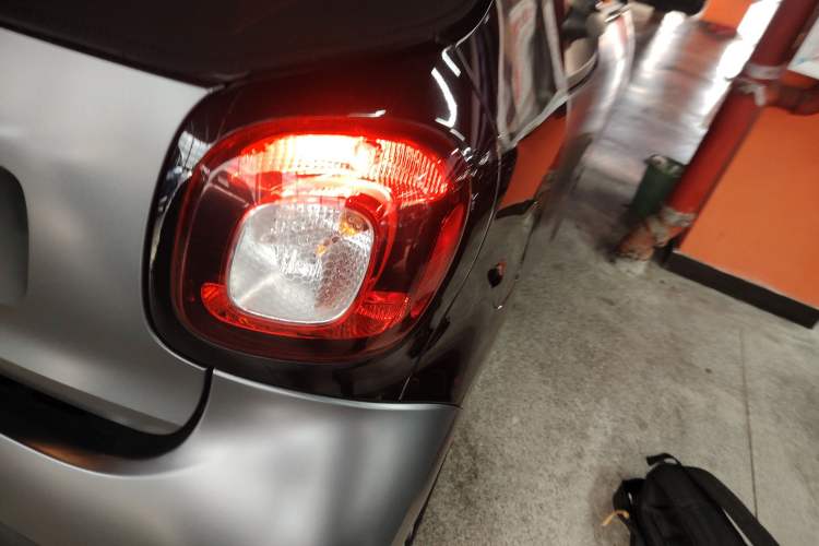 Used smart fortwo 2016 0.9T 66 kW Convertible Pioneer Edition Right Rear Taillight