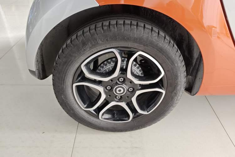 Used smart fortwo 2016 0.9T 66kW Hardtop Pioneer Edition Right Rear Wheel Hub