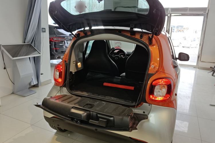 Used smart fortwo 2016 0.9T 66kW Hardtop Pioneer Edition Trunk