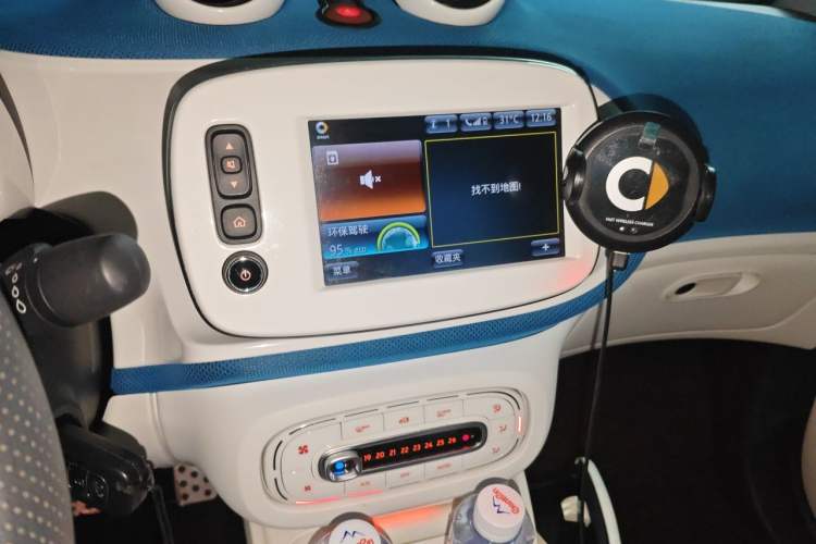 Used smart fortwo 2016 0.9T 66kW Convertible Ultimate Edition Audio And AC Panel